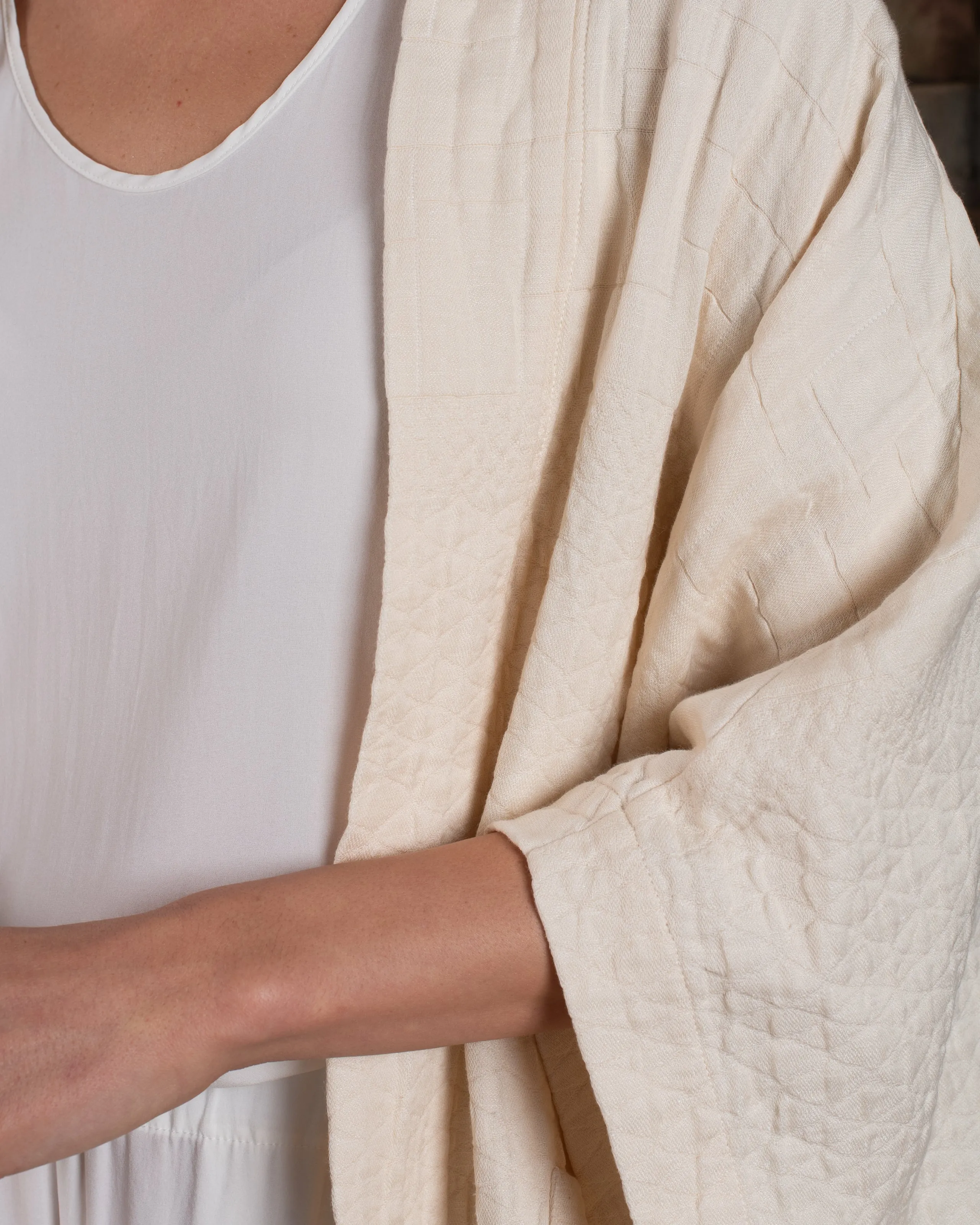 Sleeveless Kimono Jacquard Dye-less